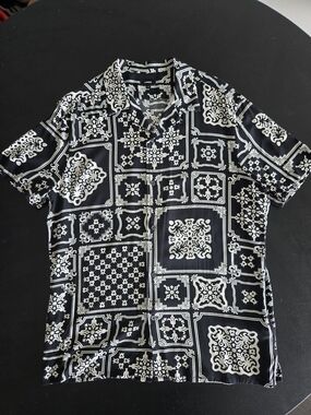 Express Mens Black White Geometric Tile Rayon Short Sleeve Shirt M